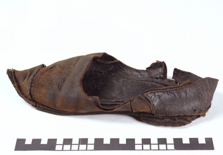 Plik:HradecKralove buty.jpg