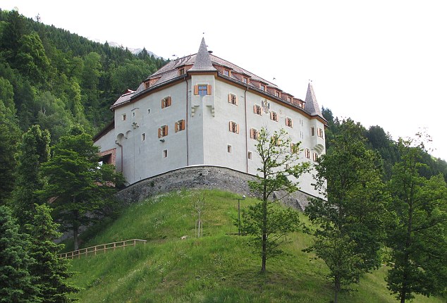 Plik:LengbergCastle.jpg